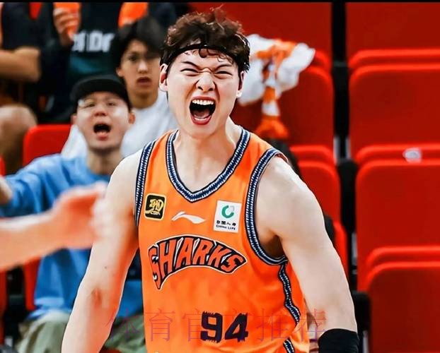 上海80-70新疆2喜2忧!王哲林+偰李永炜提升明显,弗格越来越废了 上海80-70新疆2喜2忧!王哲林+偰李永炜提升明显,弗格越来越废了